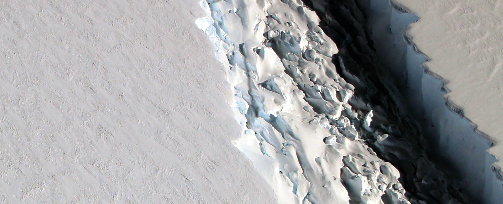 2017_LarsenC-detail_photo_2016315_lrg_nasa