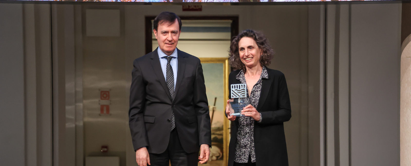 Elizabeth Kolbert alerta sobre los desafíos de un planeta transformado por el ser humano en la ‘era del Antropoceno’ al recibir el Premio Biophilia de Comunicación Medioambiental
